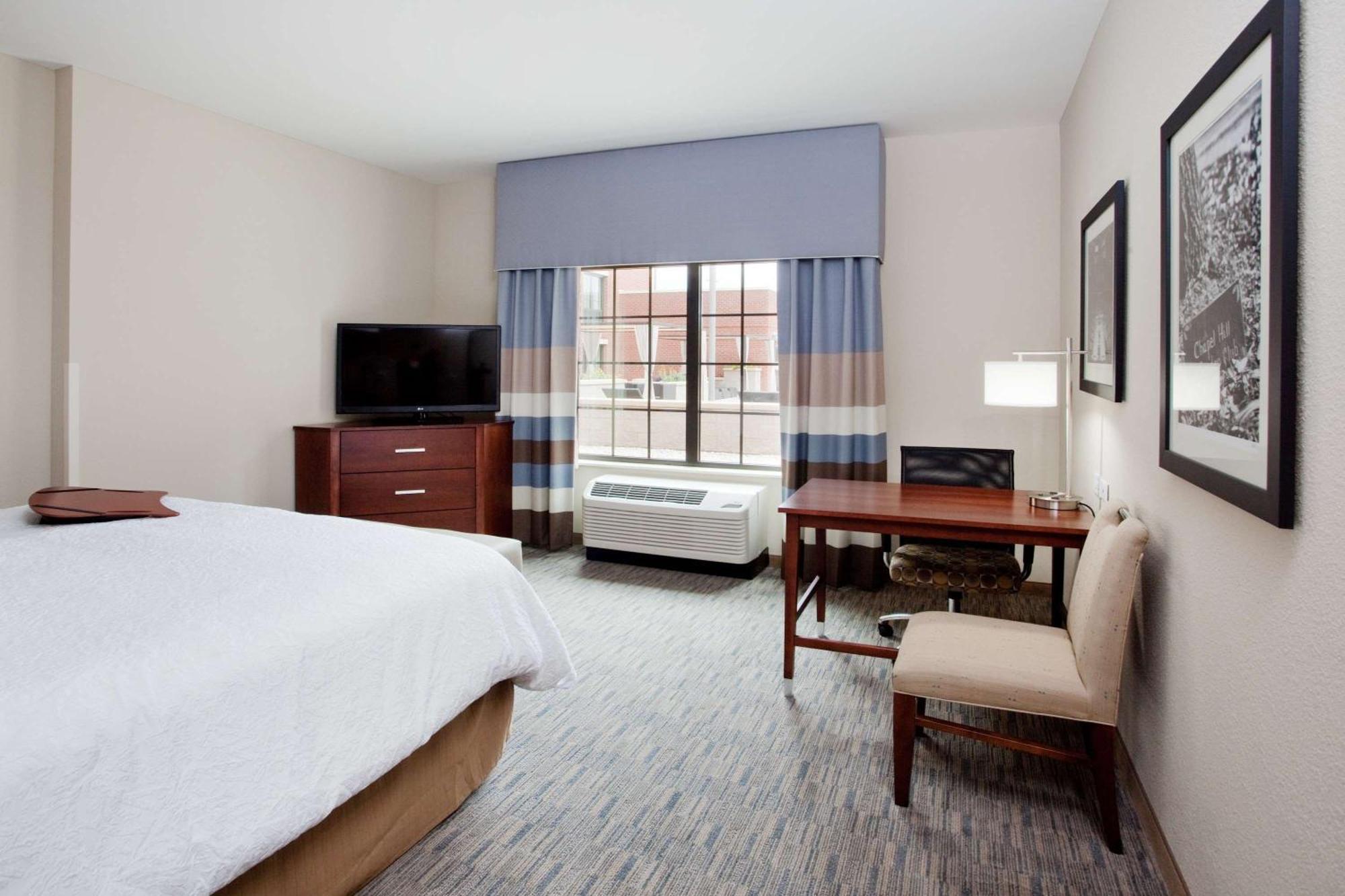 Hampton Inn & Suites Chapel Hill/Carrboro Exterior foto