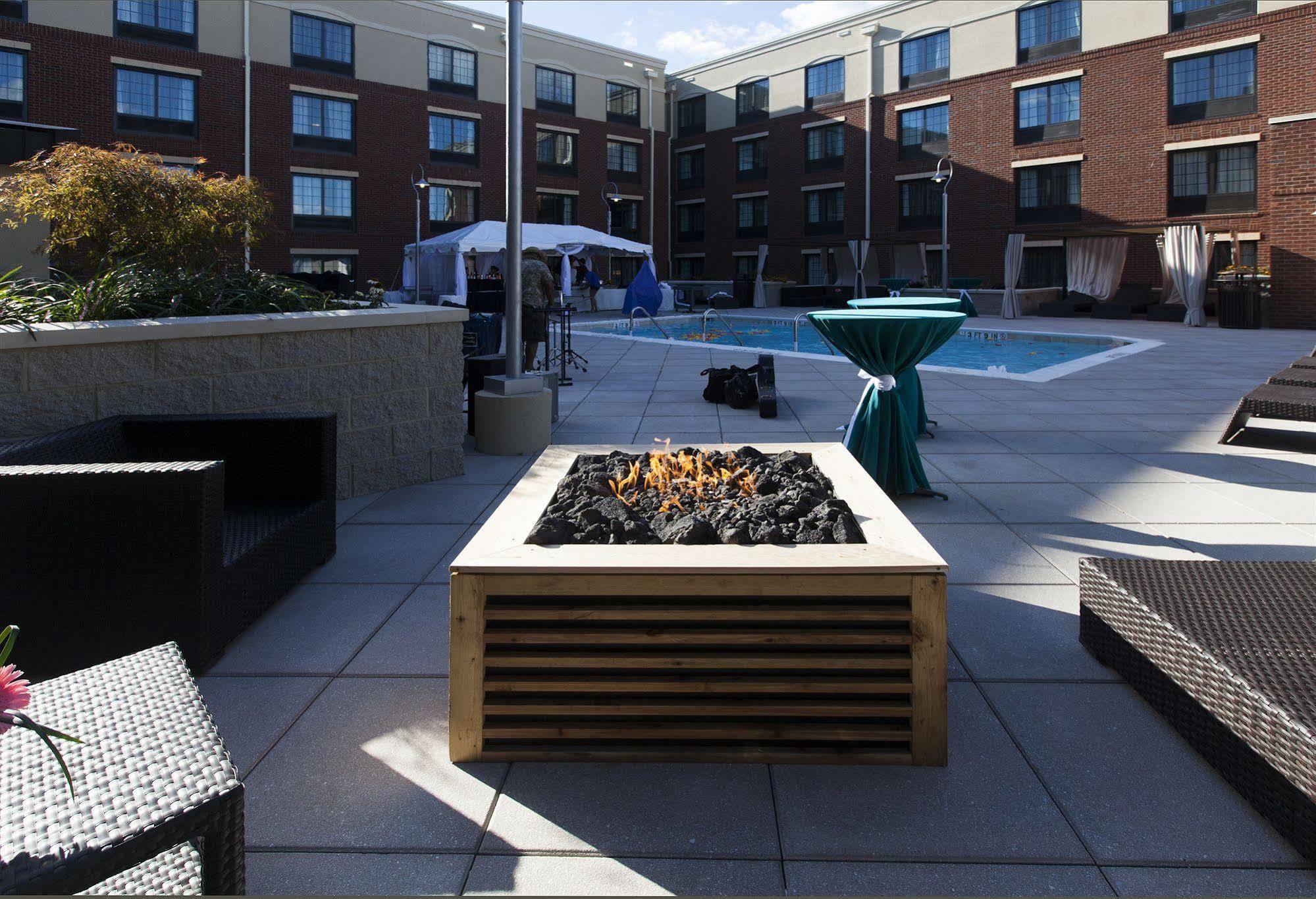 Hampton Inn & Suites Chapel Hill/Carrboro Exterior foto