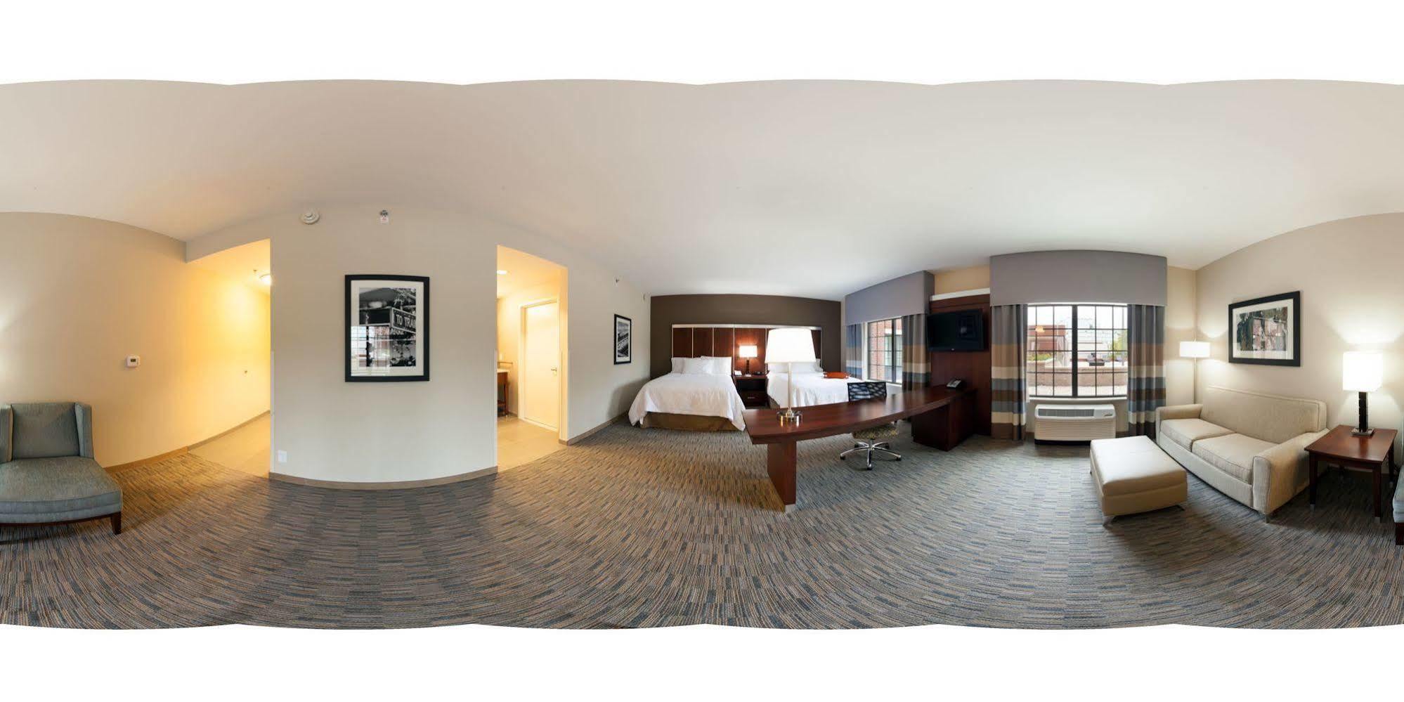 Hampton Inn & Suites Chapel Hill/Carrboro Exterior foto
